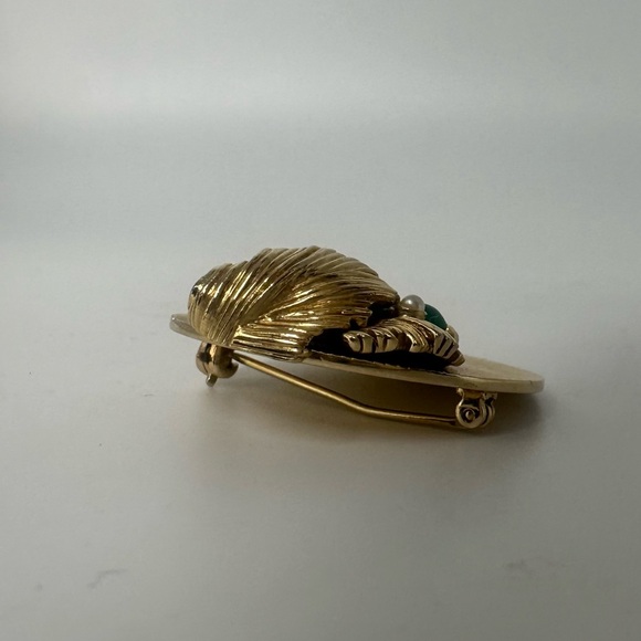Vintage Signed BOUCHER Designer Circle Gold w Emerald & Pearl Pin Brooch - Picture 5 of 9